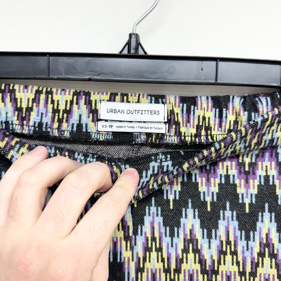 Urban Outfitters Women Abstract Multi Color Zig Zag Flare Pull On Pant XS - Picture 2 of 3